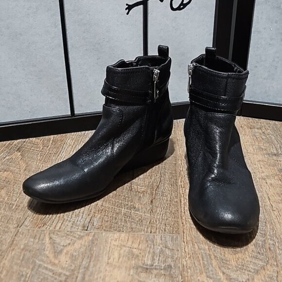 Anne Klein AK Black Zippered Ankle Boots Size 6 - Picture 2 of 7